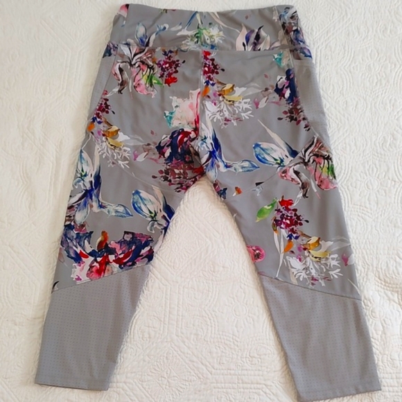 Avia Womens Floral Capri Leggings w/Mesh Panels Side Pockets /Size XL 16-18 - Picture 3 of 9